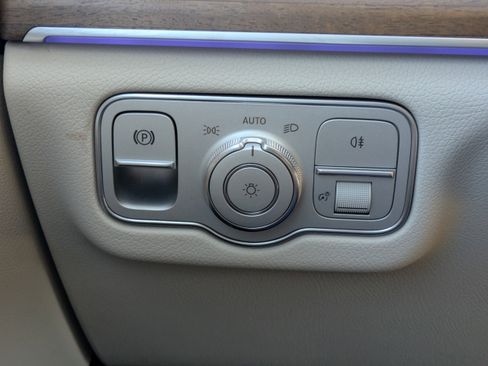 Used 2026 Mercedes-Benz GLS 450 4MATIC image 30