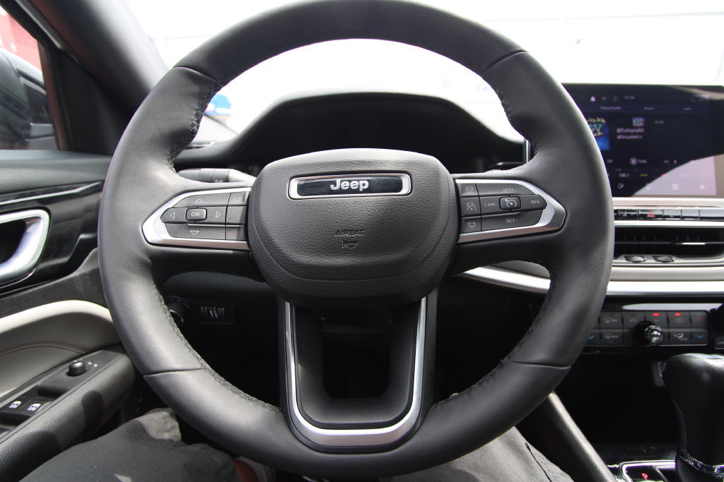 Used 2025 Jeep Compass Limited AWD/4WD image 19