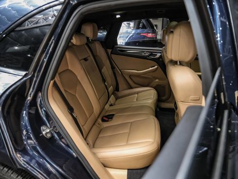 Used 2018 Porsche Macan AWD/4WD image 35