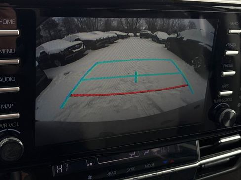 Used 2021 Toyota Sienna LE image 28