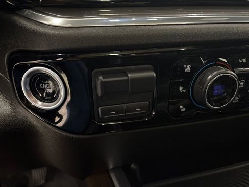 Used 2024 Chevrolet Silverado 2500 High Country w/ High Country Premium Package AWD/4WD image 20