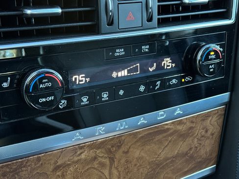 Used 2022 Nissan Armada SL w/ Captain's Chairs Package image 19