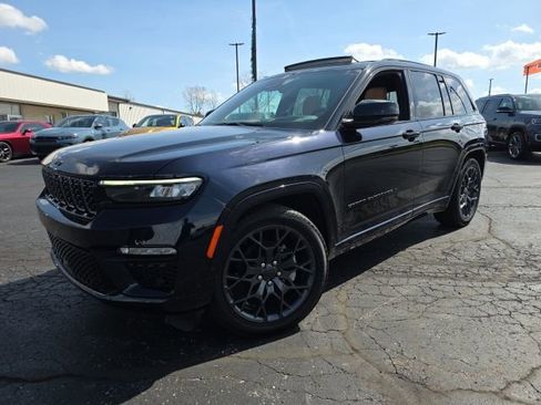 Used 2024 Jeep Grand Cherokee Summit image 2