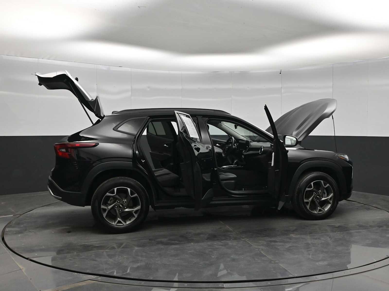 Used 2025 Chevrolet Trax LT FWD image 46