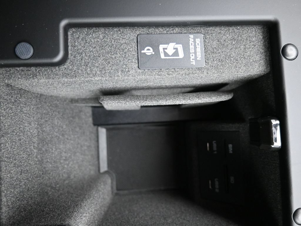 Certified 2026 Porsche Macan AWD/4WD image 17