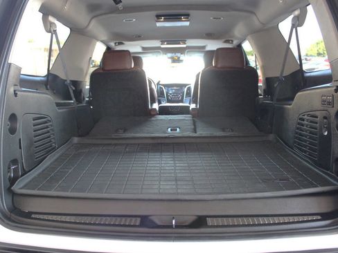 Used 2019 Cadillac Escalade ESV Premium Luxury image 15