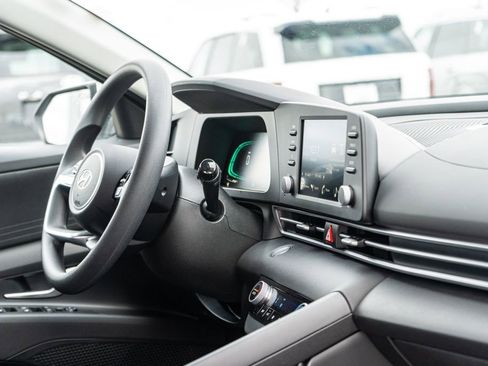 Certified 2025 Hyundai Elantra Blue image 11