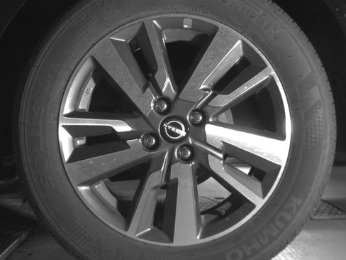 Used 2025 Nissan Versa SV FWD image 17