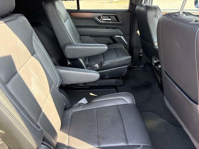 Used 2025 GMC Yukon Denali AWD/4WD image 22