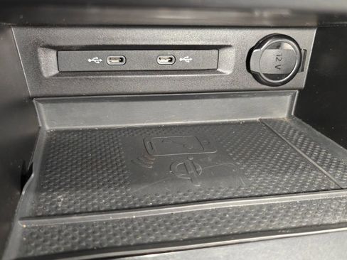 Used 2023 Volkswagen Tiguan SE image 10