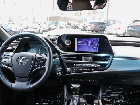 Used 2025 Lexus ES 350 w/ Premium Package FWD image 16