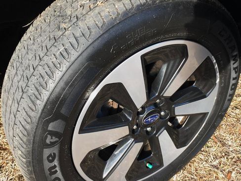 Used 2017 Subaru Forester 2.5i Limited image 9