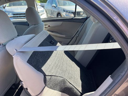 Used 2013 Toyota Corolla LE FWD image 15