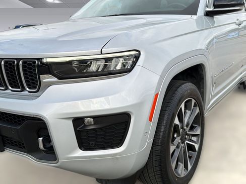 Used 2022 Jeep Grand Cherokee Overland w/ Trailer Tow Prep Group (B) image 11