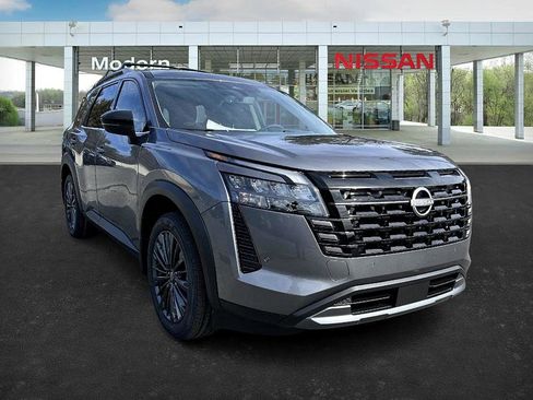 New 2026 Nissan Pathfinder SL image 5