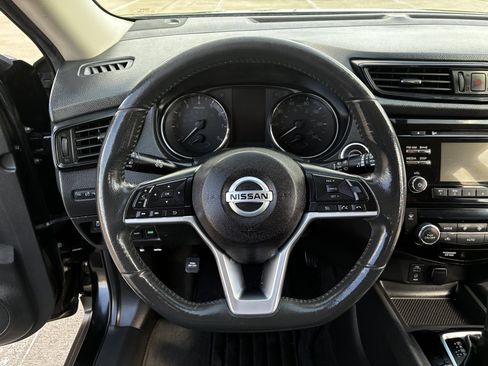 Used 2017 Nissan Rogue SV AWD/4WD image 30