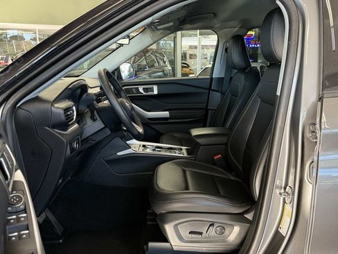 Used 2024 Ford Explorer XLT w/ Equipment Group 202A image 22
