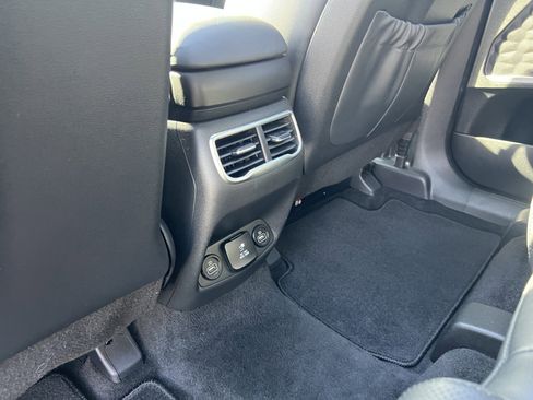 Used 2021 Hyundai Santa Fe Limited image 37