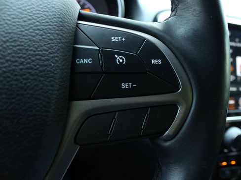 Used 2021 Jeep Grand Cherokee Laredo X AWD/4WD image 31