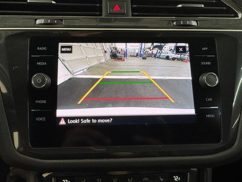 Used 2020 Volkswagen Tiguan SE AWD/4WD image 21