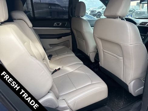 Used 2018 Ford Explorer XLT w/ Equipment Group 202A image 6