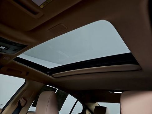 Used 2025 Lexus ES 350 w/ Premium Package image 15