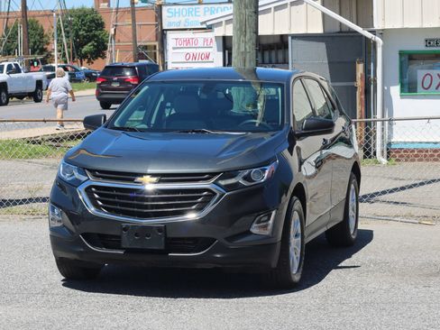 Used 2018 Chevrolet Equinox LS AWD/4WD image 3