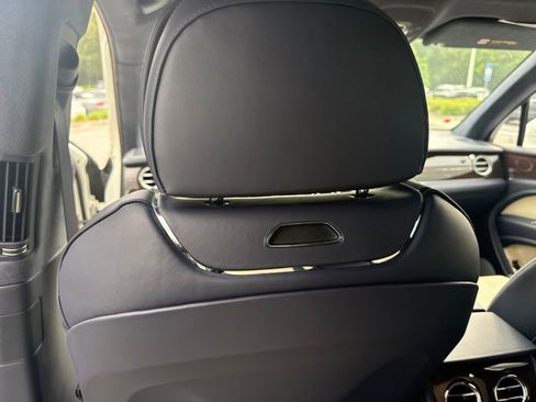 Used 2025 Bentley Bentayga AWD/4WD image 21