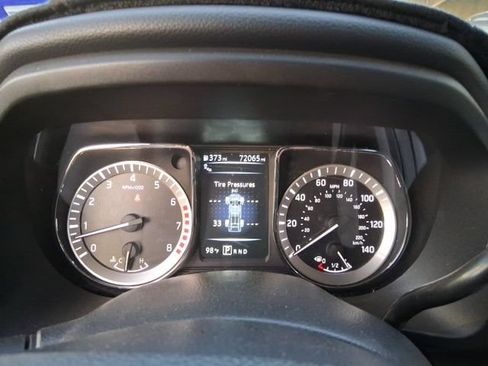 Used 2017 Nissan Titan SV RWD image 8