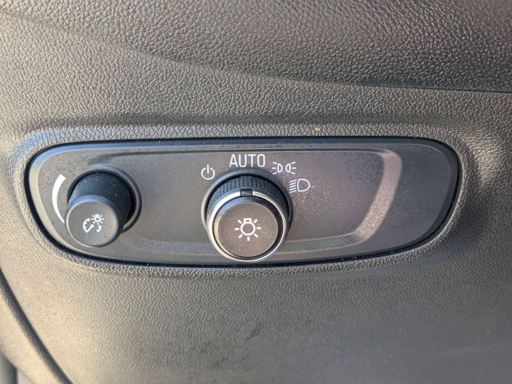 Used 2024 Chevrolet Equinox LT AWD/4WD image 17