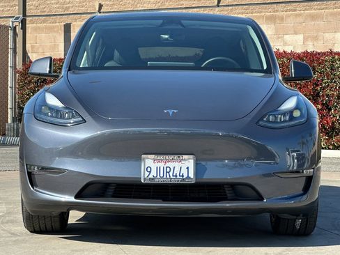 Used 2023 Tesla Model Y Long Range image 9
