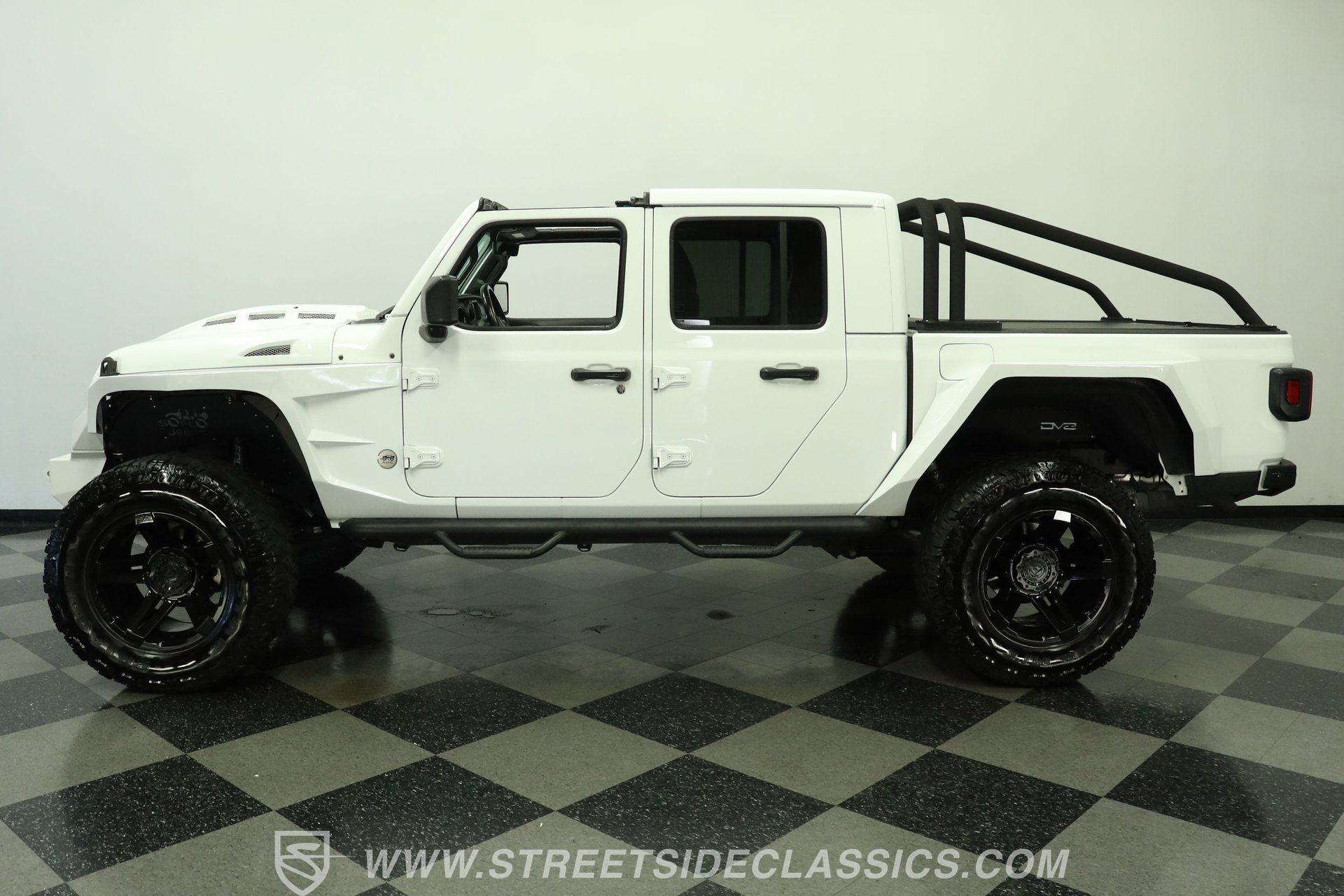 Used 2022 Jeep Gladiator Sport AWD/4WD image 2