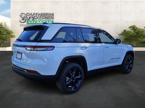 New 2025 Jeep Grand Cherokee Altitude RWD image 5