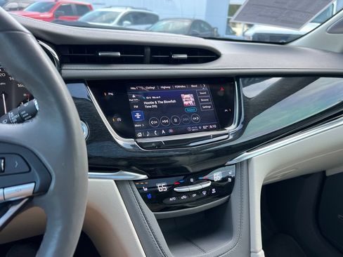 Used 2023 Cadillac XT6 Premium Luxury FWD image 21
