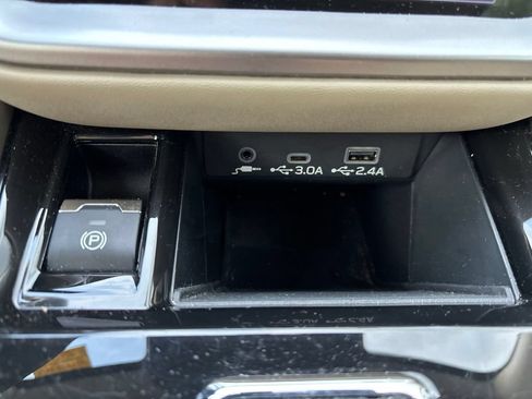 Used 2024 Subaru Outback Limited AWD/4WD image 19