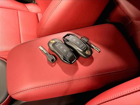 Used 2026 Porsche Macan 4 Electric image 38