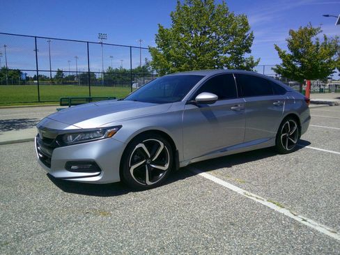 Used 2018 Honda Accord Sport image 7
