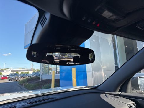 Used 2025 Chevrolet Traverse LT image 33