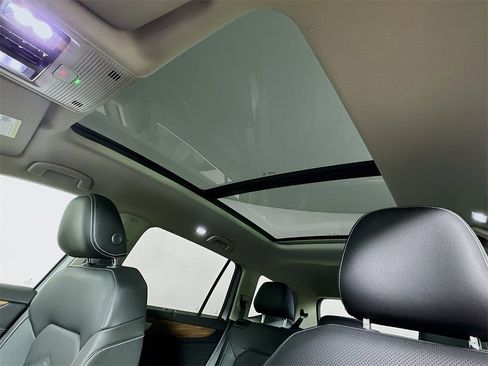 New 2026 Volkswagen Atlas SE image 11