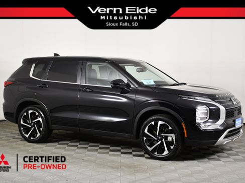 Used 2023 Mitsubishi Outlander SE AWD/4WD image 1