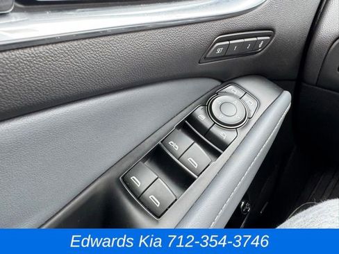 Used 2024 Buick Enclave Premium image 25