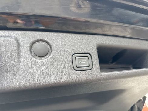 Used 2023 Chevrolet Equinox RS w/ LPO, Floor Liner Package FWD image 29