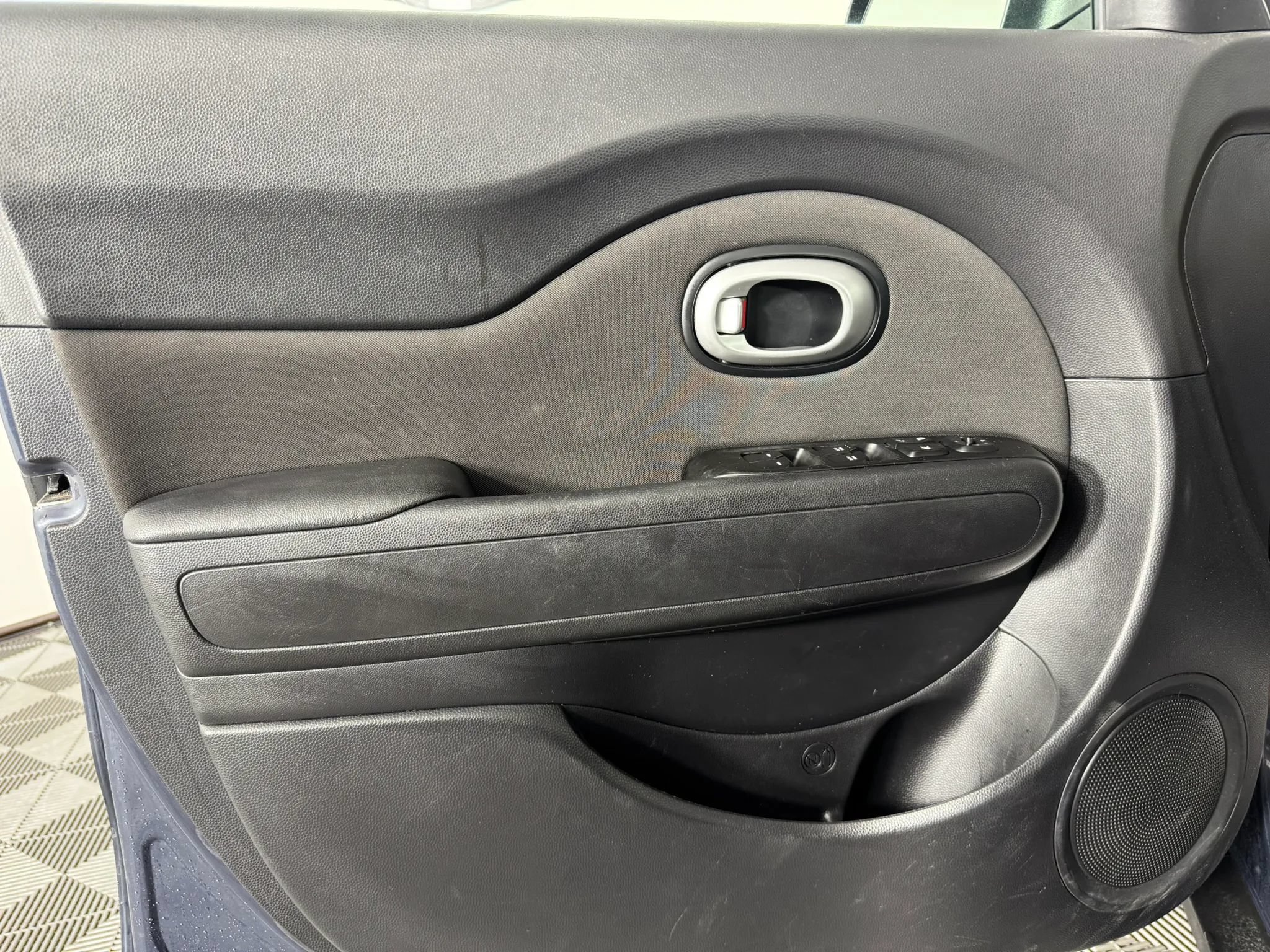 Used 2016 Kia Soul + FWD image 34