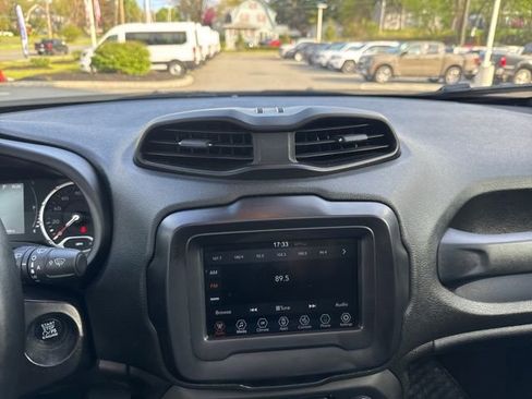 Used 2018 Jeep Renegade Latitude w/ Cold Weather Group AWD/4WD image 26