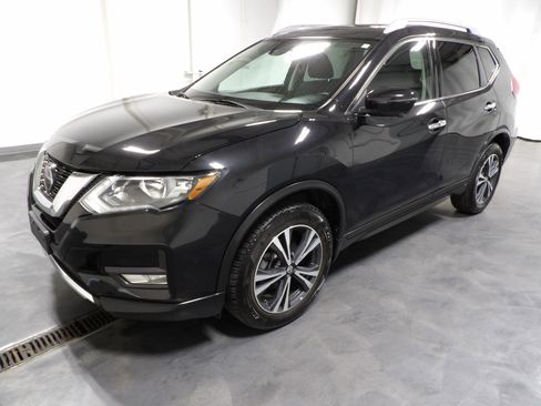 Used 2020 Nissan Rogue SV w/ Sun & Sound Touring Package AWD/4WD image 4