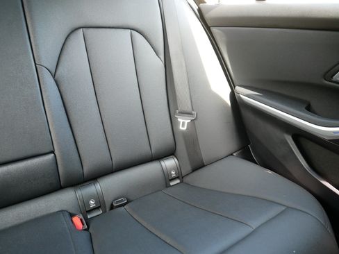 Used 2020 BMW 330i xDrive Sedan AWD/4WD image 14