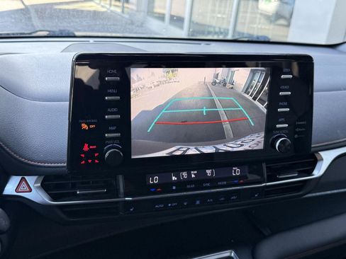Used 2021 Toyota Sienna XSE FWD image 18