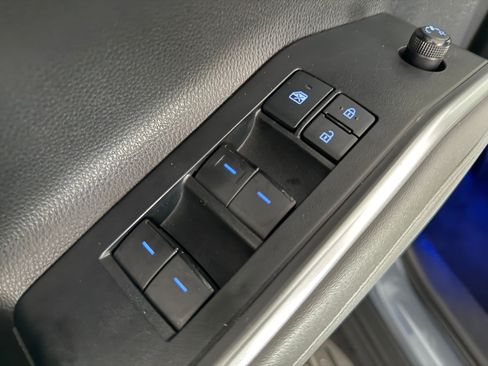 Used 2021 Toyota Highlander XLE FWD image 12