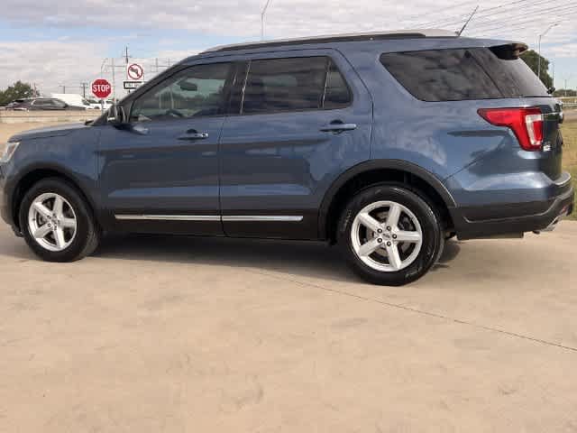 Used 2018 Ford Explorer XLT w/ Equipment Group 201A FWD image 4