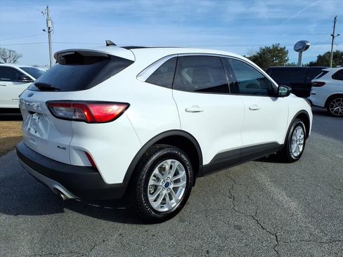 Used 2022 Ford Escape SE image 2